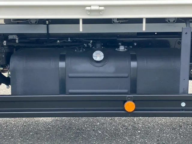 燃料タンクは100Lです。|日野 デュトロ 2KG-XZU712M(2WD)の写真16