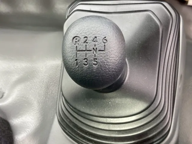 MT6速です。|日野 デュトロ 2KG-XZU712M(2WD)の写真20