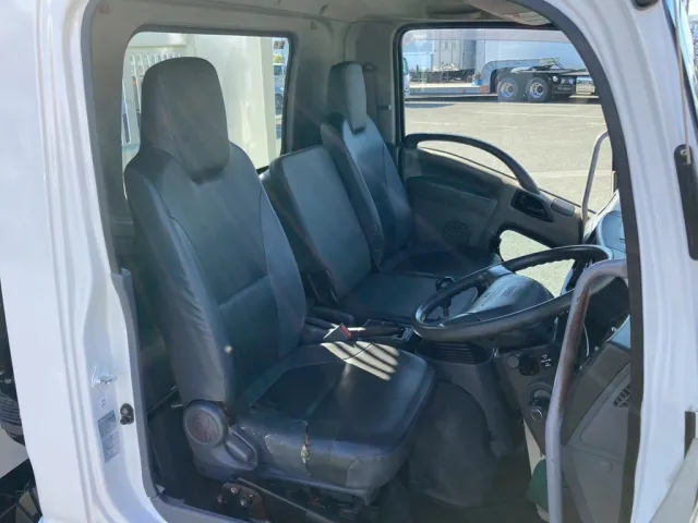 室内|いすゞ フォワード SKG-FRR90S2の写真7