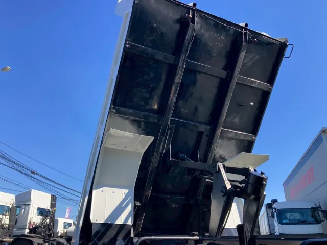 ボディー裏側の状態|いすゞ フォワード SKG-FRR90S2の写真11