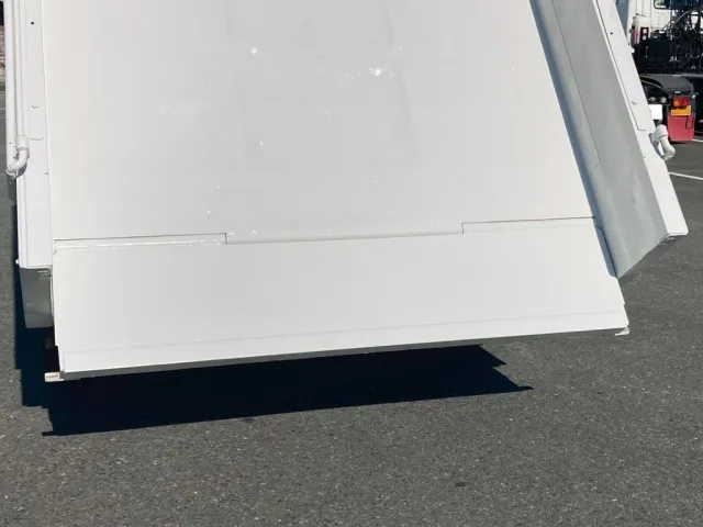 リアゲートの状態|いすゞ フォワード SKG-FRR90S2の写真13