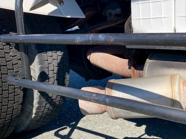 サイドバンバーにキズ、サビが有ります|いすゞ フォワード SKG-FRR90S2の写真20