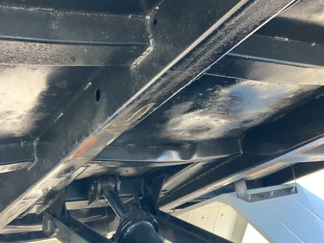 ボディー裏面のスチフナーに曲りが有ります|いすゞ フォワード SKG-FRR90S2の写真22