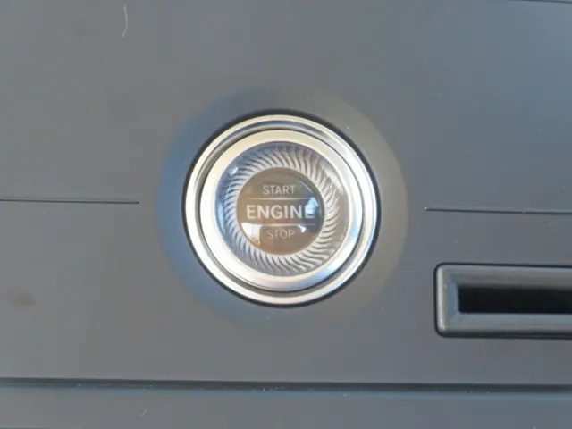 エンジンスタートスイッチです。|三菱 スーパーグレート 2KG-FV80VYPの写真30