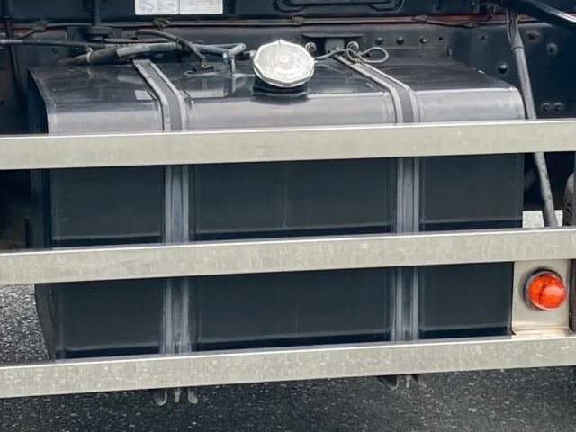 燃料タンクは300Lです|三菱 スーパーグレート QPG-FV60VYの写真19