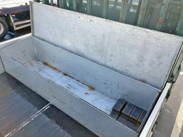 工具箱内部の状態です。|いすゞ ギガ QKG-CYL77Bの写真24