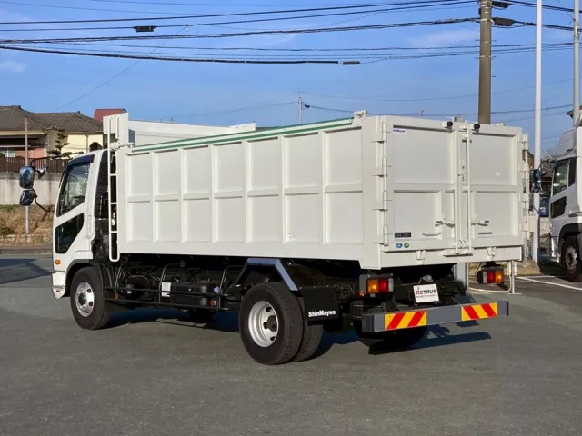 リア観音ドアです|三菱 ファイター 2KG-FK72F(2WD)の写真3