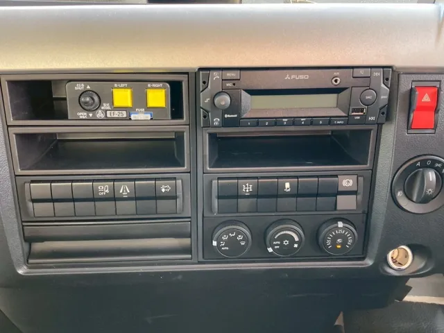 インパネ廻り|三菱 ファイター 2KG-FK72F(2WD)の写真17