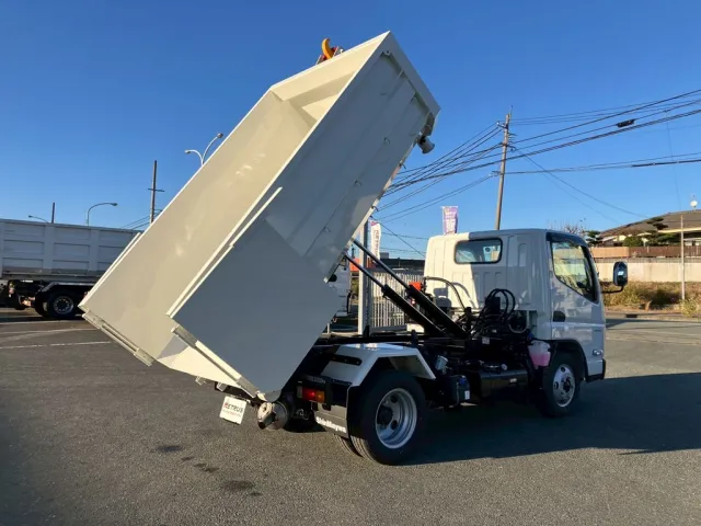 三菱 キャンター 2RG-FBAV0(2WD)の写真4
