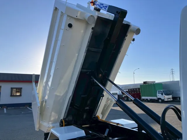 三菱 キャンター 2RG-FBAV0(2WD)の写真13