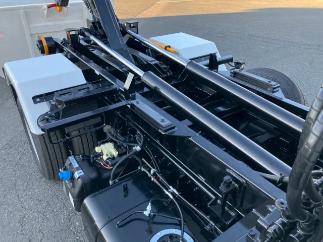 ツインシリンダーです。|三菱 キャンター 2RG-FBAV0(2WD)の写真15