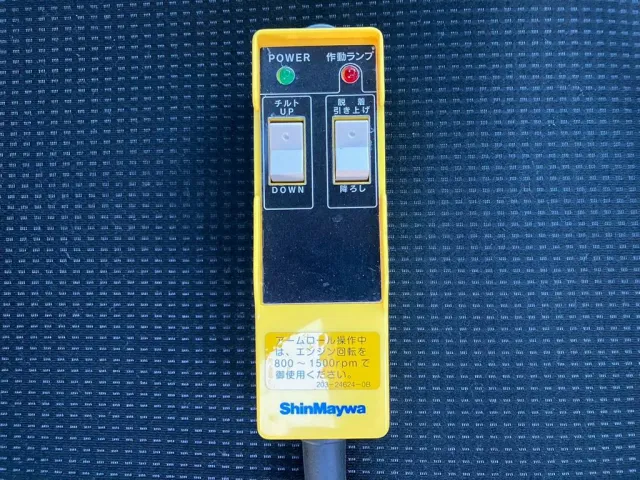 アームロールのコントローラーです。|三菱 キャンター 2RG-FBAV0(2WD)の写真21