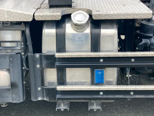 燃料タンクはアルミの200Lです|いすゞ ギガ 2PG-EXD52CEの写真21