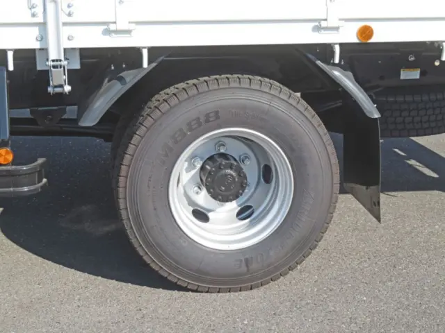 リアフェンダーは樹脂製です。|日野 レンジャー 2PG-FD2ABA(2WD)の写真16