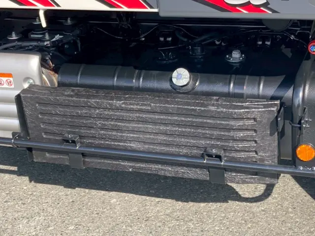 追加で歩み板が付いています。|日野 デュトロ 2KG-XZU722M(2WD)の写真19
