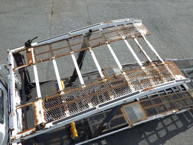 いすゞ エルフ TPG-NPR85N(2WD)の写真23