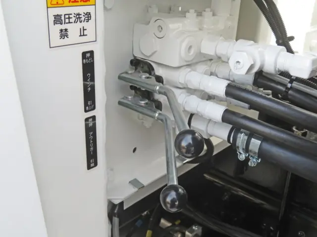 上物操作レバーです。|日野 レンジャー 2DG-GK2ABAの写真17