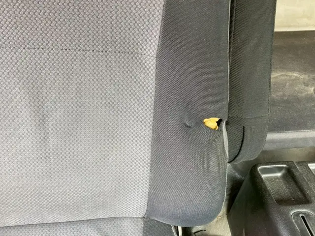 運転席背面に破れがあります。|日野 レンジャー LDG-GK8JKAAの写真9