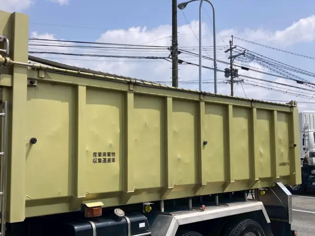 ボディー側面に凹凸が多数あります。|日野 レンジャー LDG-GK8JKAAの写真27