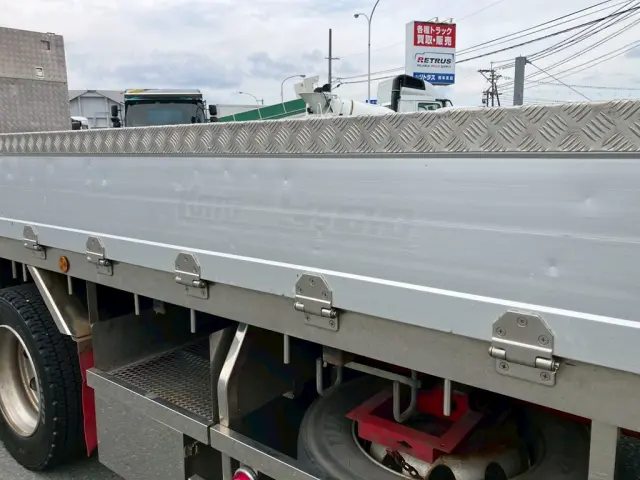 助手席側アオリに看板跡があります。|三菱 スーパーグレート 2PG-FY70HYの写真44