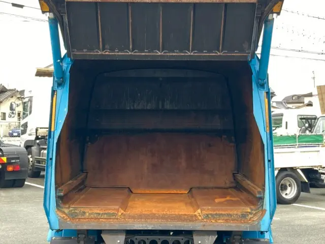 10|いすゞ エルフ TPG-NKR85N(2WD)の写真10