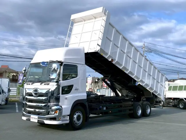 フロント周り、メッキパーツで飾っています。|日野 プロフィア 2DG-FS1AHEの写真1