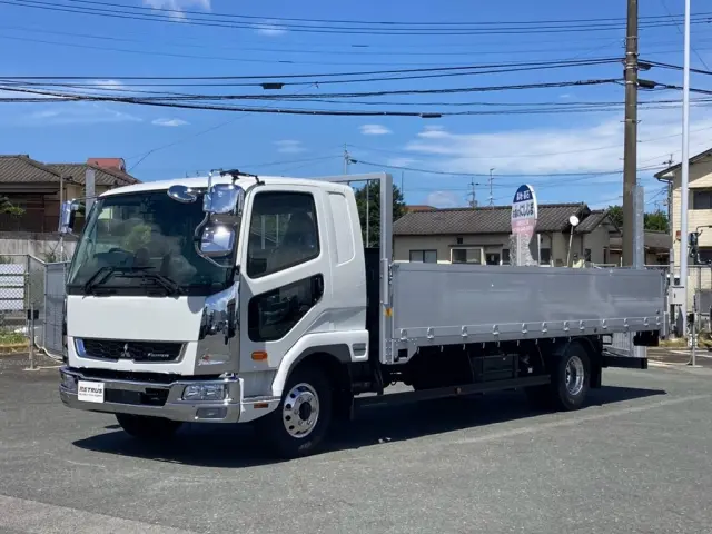 フロント周り、メッキパーツで飾っています。|三菱 ファイター 2KG-FK65F(2WD)の写真1
