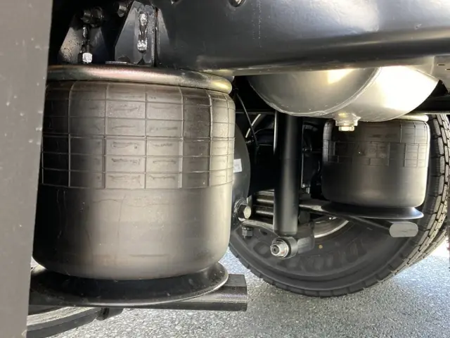 エアサスです。|三菱 ファイター 2KG-FK65F(2WD)の写真5