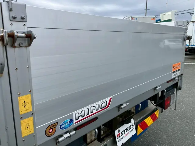 リアアオリに看板跡があります。|日野 レンジャー 2PG-FD2ABG(2WD)の写真26