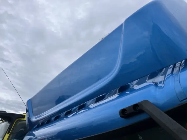 シートデッキに看板跡があります。|日野 レンジャー 2PG-FD2ABG(2WD)の写真46