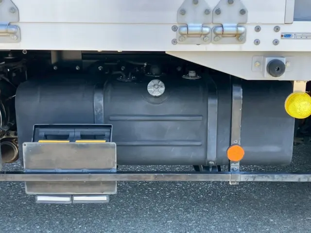 燃料タンクは100Lです。|トヨタ ダイナ 2RG-XZU710(2WD)の写真26