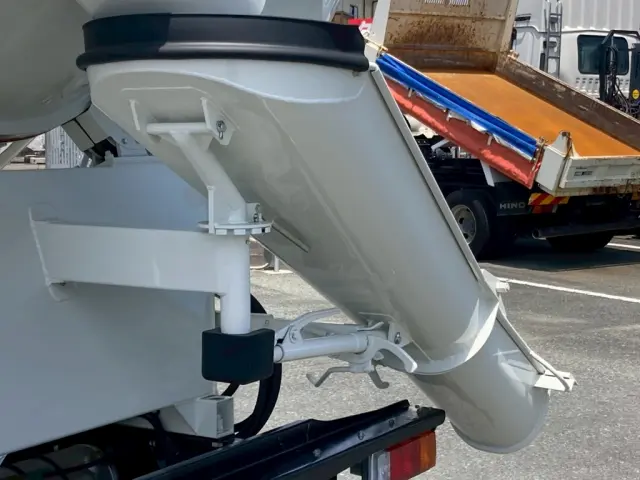 シューターは手動式です。|いすゞ フォワード 2PG-FRR90S4(2WD)の写真13