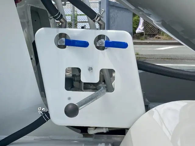 上物の操作レバーです。(運転席側)|いすゞ フォワード 2PG-FRR90S4(2WD)の写真16