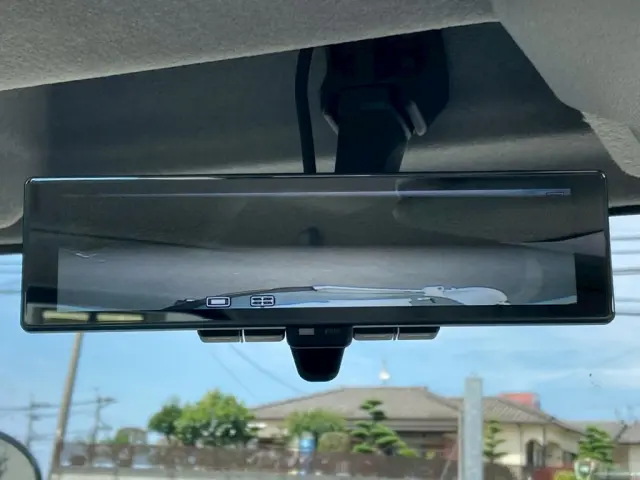 ルームミラーはバックモニターに切り替わります。|いすゞ フォワード 2PG-FRR90S4(2WD)の写真22