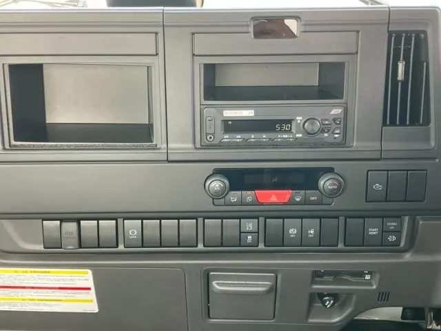 インパネ周りの状態です。|いすゞ フォワード 2PG-FRR90S4(2WD)の写真23