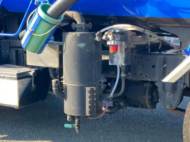 助手席側配管周りの状態です。|いすゞ エルフ TPG-NKR85AN(2WD)の写真15