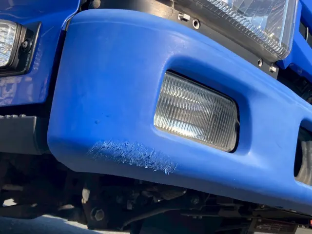 フロントバンパー右コーナーにスリ傷があります。|いすゞ エルフ TPG-NKR85AN(2WD)の写真20
