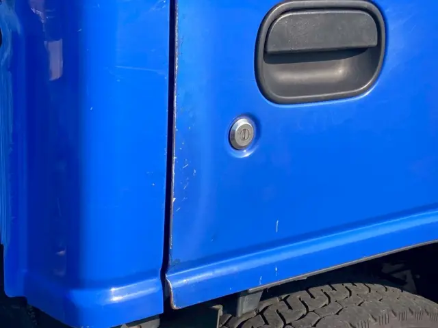 運転席ドアに傷があります。|いすゞ エルフ TPG-NKR85AN(2WD)の写真23