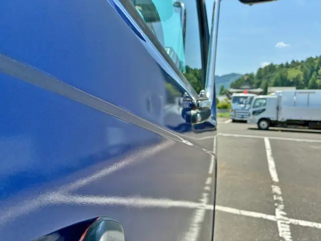 運転席ドアに少々ヘコミがあります。|三菱 ファイター QDG-FQ62F(6x4)の写真57
