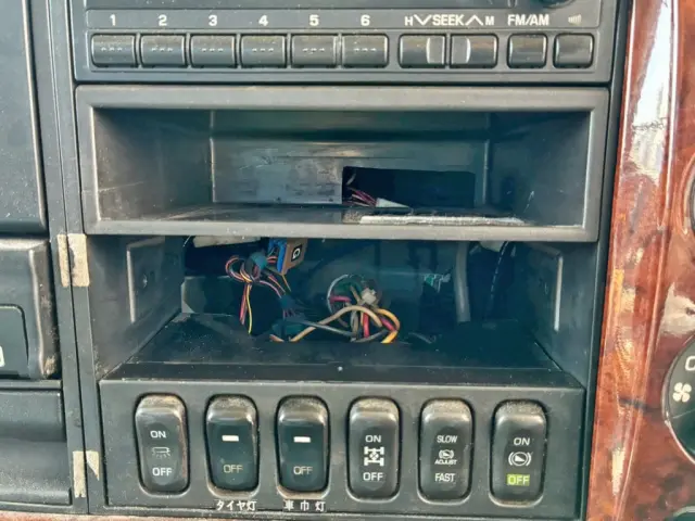 コンソールボックスが欠品しています。|三菱 ファイター QDG-FQ62F(6x4)の写真63