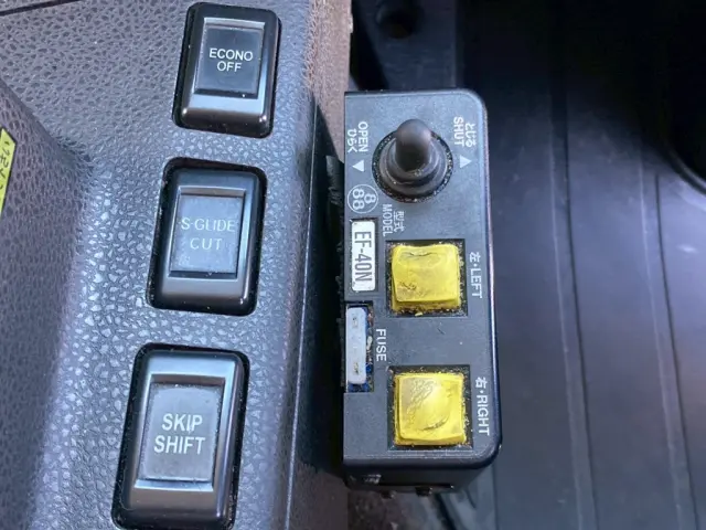 コボレーンの操作スイッチです。|いすゞ ギガ 2KG-EXD52CDの写真25