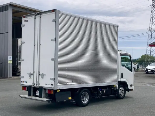 いすゞ エルフ 2RG-NLR88AN(2WD)の写真4