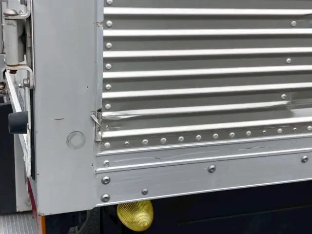 いすゞ エルフ 2RG-NLR88AN(2WD)の写真21