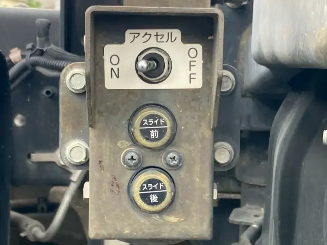 セーフティの操作スイッチです。|日野 デュトロ 2KG-XZU700X(2WD)の写真19