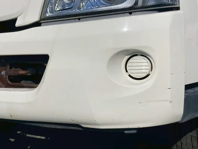 フロントバンパーに傷があります。|日野 デュトロ 2KG-XZU700X(2WD)の写真21