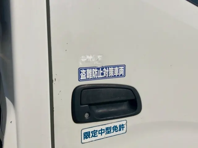 運転席ドアに傷があります。|日野 デュトロ 2KG-XZU700X(2WD)の写真23