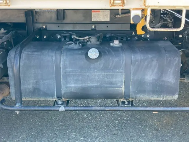 燃料タンクは100Lです。|日野 デュトロ 2KG-XZU700X(2WD)の写真36