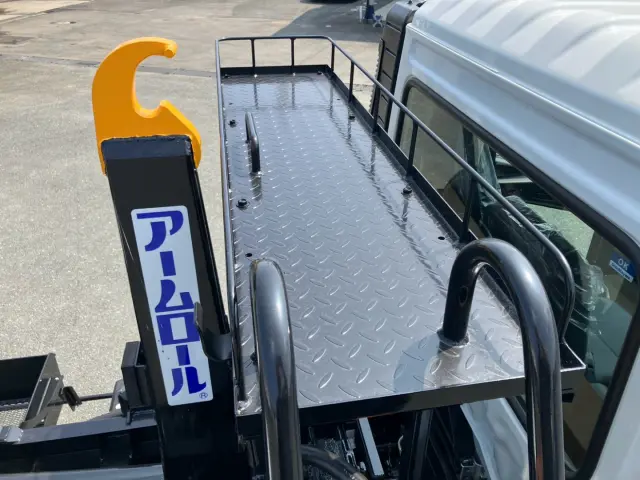 つい立上部の踊り場の状態です。|三菱 ファイター 2KG-FK72F(2WD)の写真9