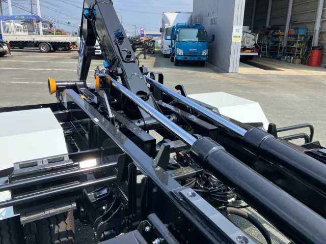 ツインシリンダーです。|三菱 ファイター 2KG-FK72F(2WD)の写真11