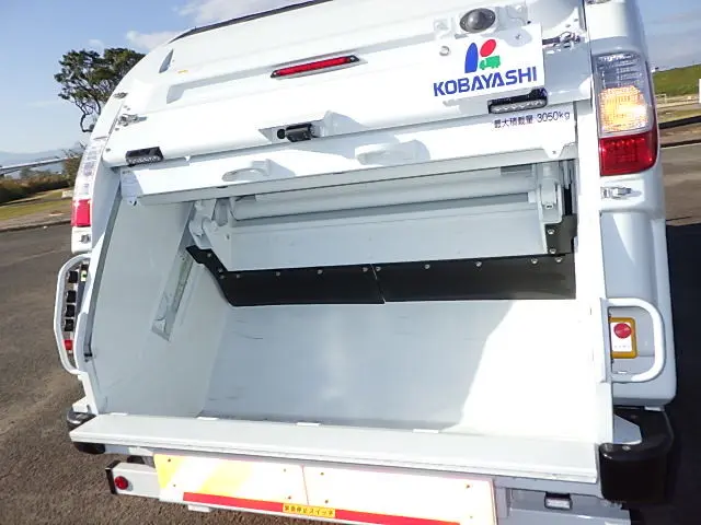 三菱 キャンター 2PG-FEB90(2WD)の写真6
